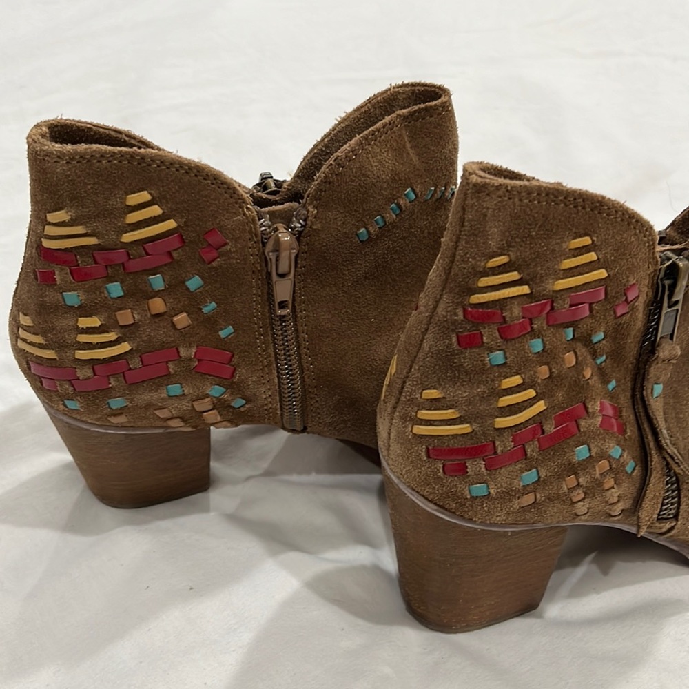 Naughty Monkey Aztec leather stitching/weaving size 8.5.